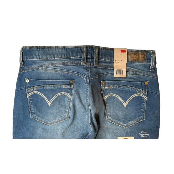 NEW Levi’s Flatters & Flaunts Skinny Leg Womens Mid Rise Jeans w/Stretch 12/31 - Picture 5 of 10